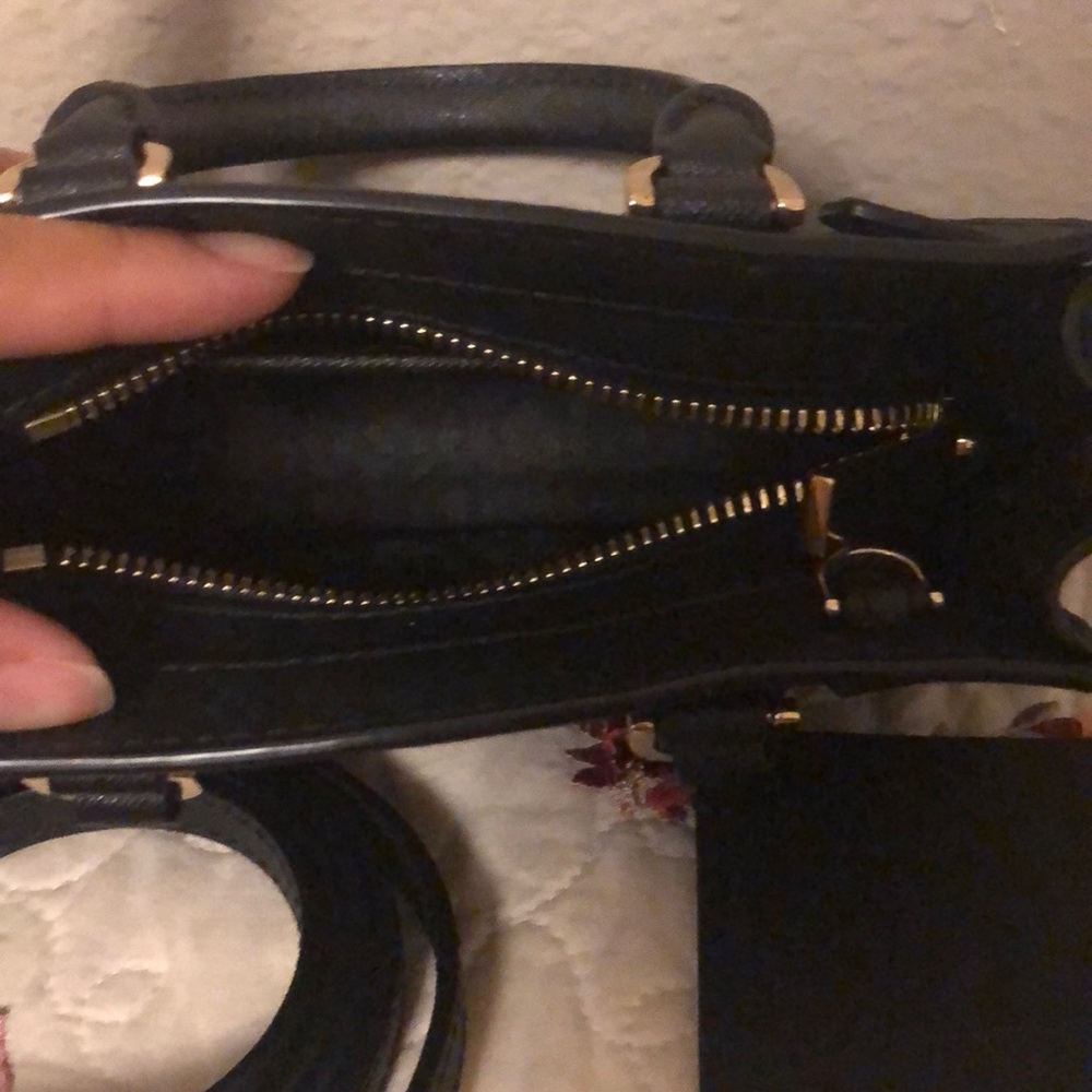 Michael Kors Mini - Picture 3 of 4